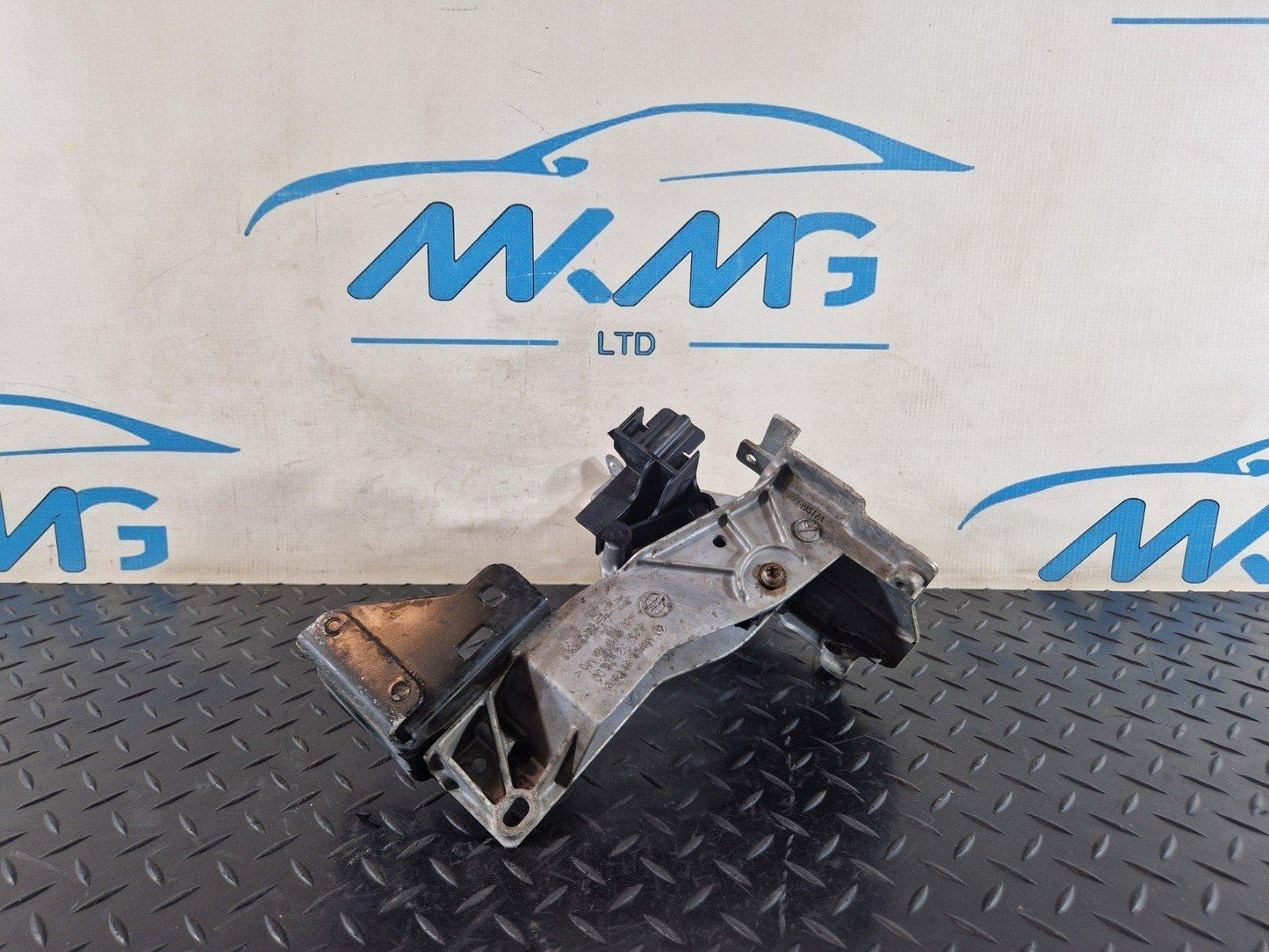16-22 MERCEDES BENZ X253 FRONT LEFT SIDE RADIATOR BRACKET A2536210600