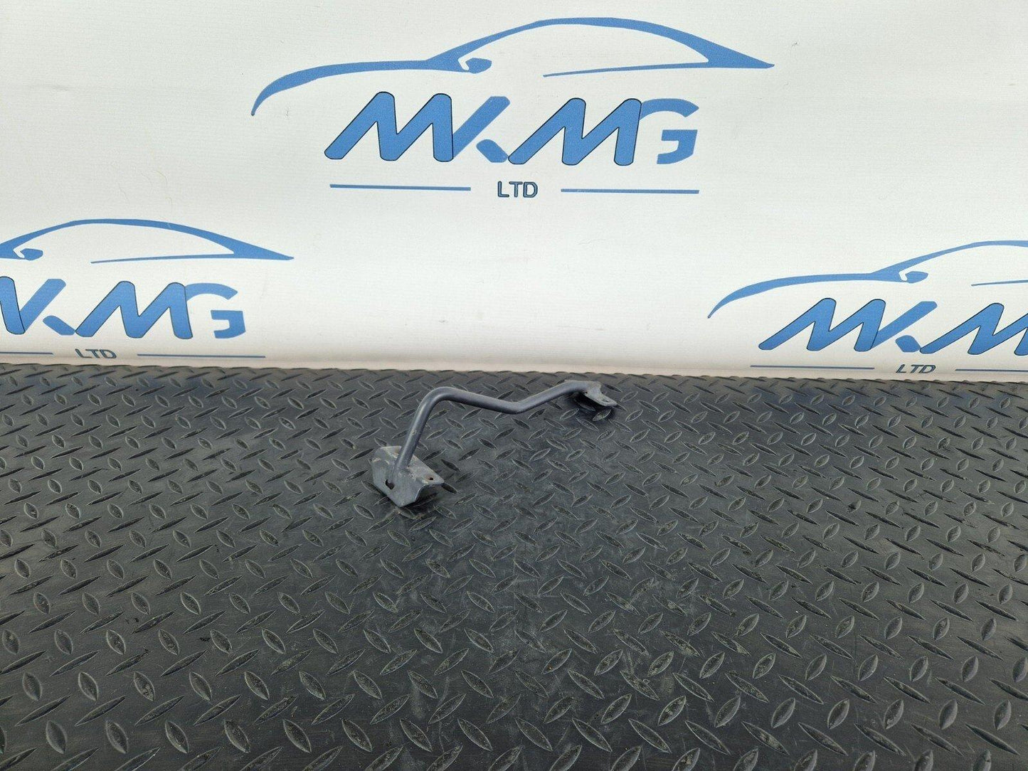 14-21 MERCEDES BENZ C200 W205 FRONT LOCKING STRIKER SUPPORT BRACKET A2058980032