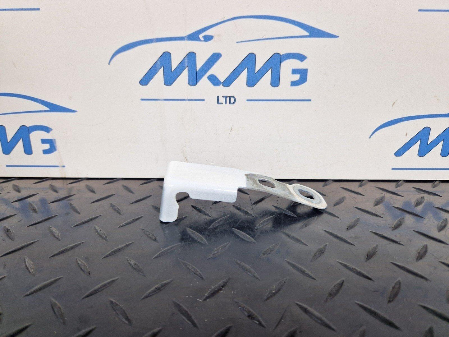 16-23 AUDI S5 COUPE GENUINE WING FENDER BRACKET FRONT RIGHT 8W6821434