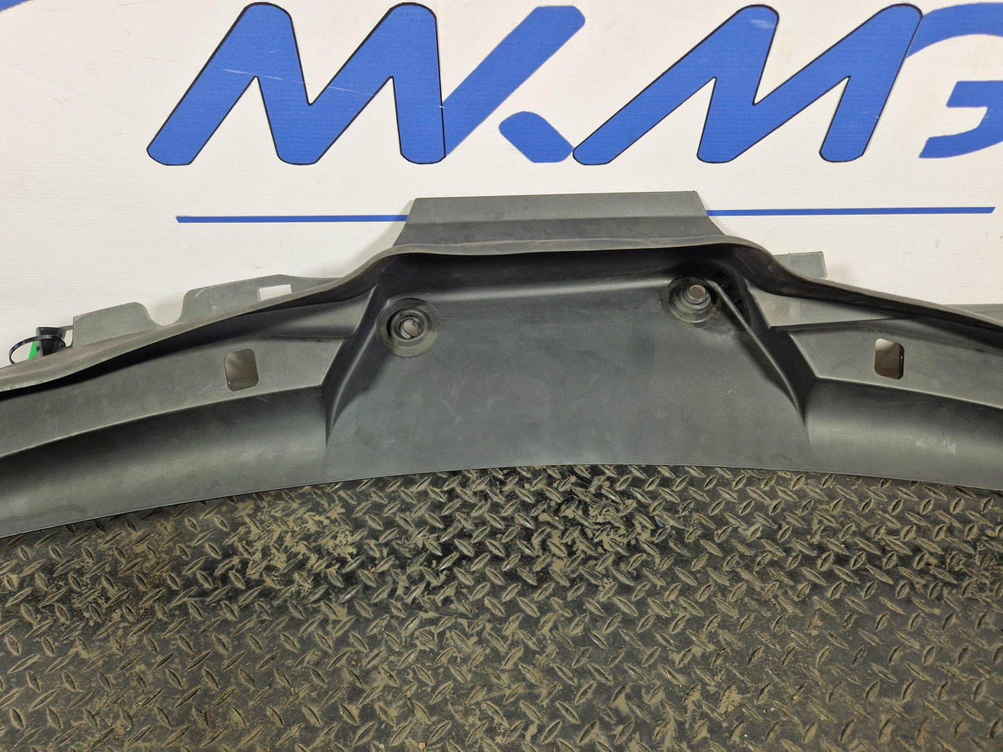 16-19 MERCEDES BENZ GLE W166 GENUINE WINDSCREEN SCUTTLE PANEL A1668300128