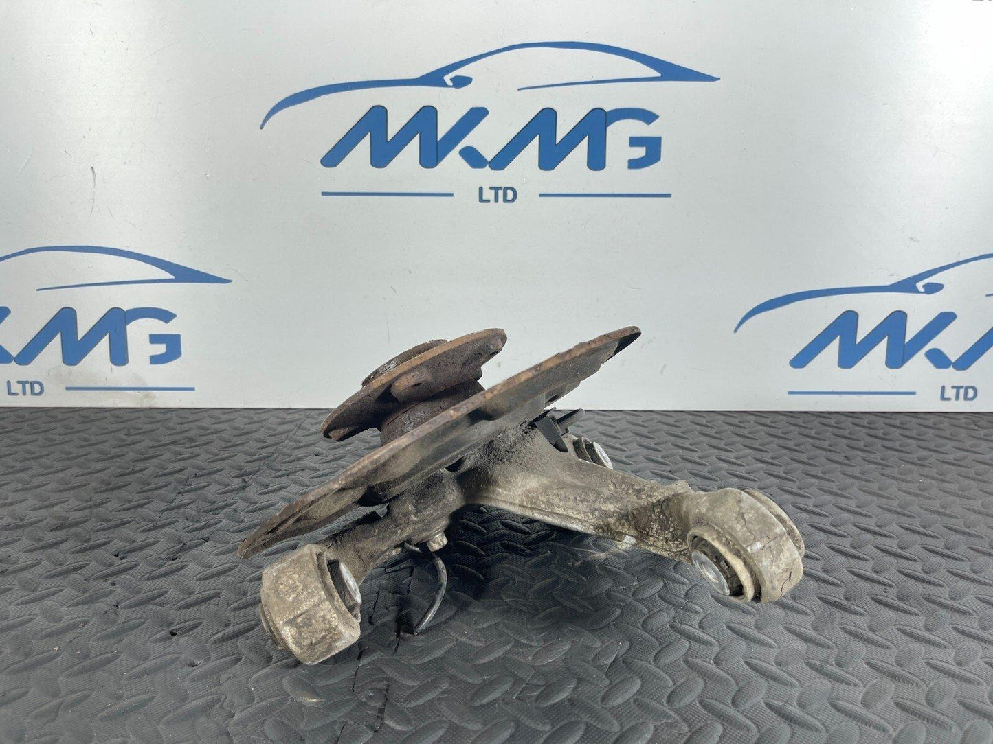 12-18 MERCEDES A B CLA W176 W246 C117 REAR RIGHT DRIVER SIDE WHEEL HUB 2460406