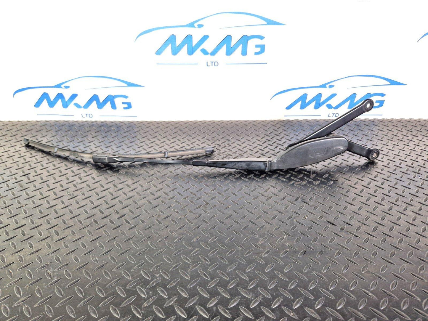 14-21 MERCEDES BENZ C300h W205 WINDSCREEN LEFT N/S WIPER ARM COVER A2058240219
