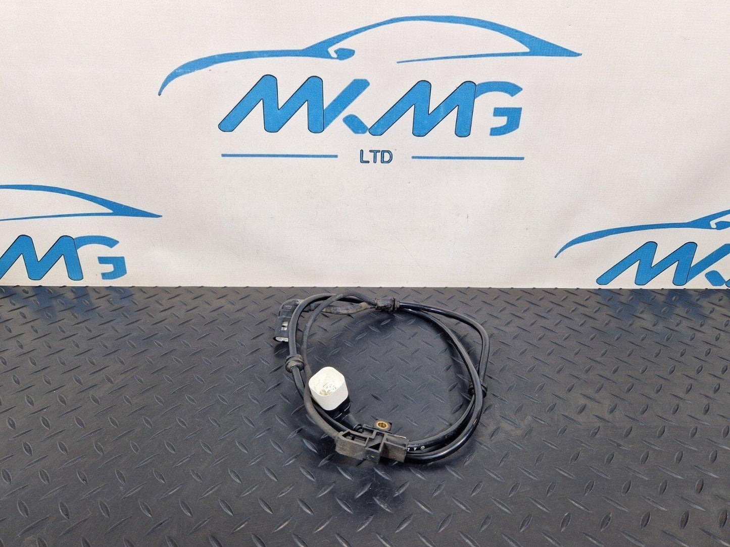 14-21 MERCEDES BENZ C200d W205 REAR RIGHT O/S PARKING BRAKE & BRAKE WEAR SENSOR