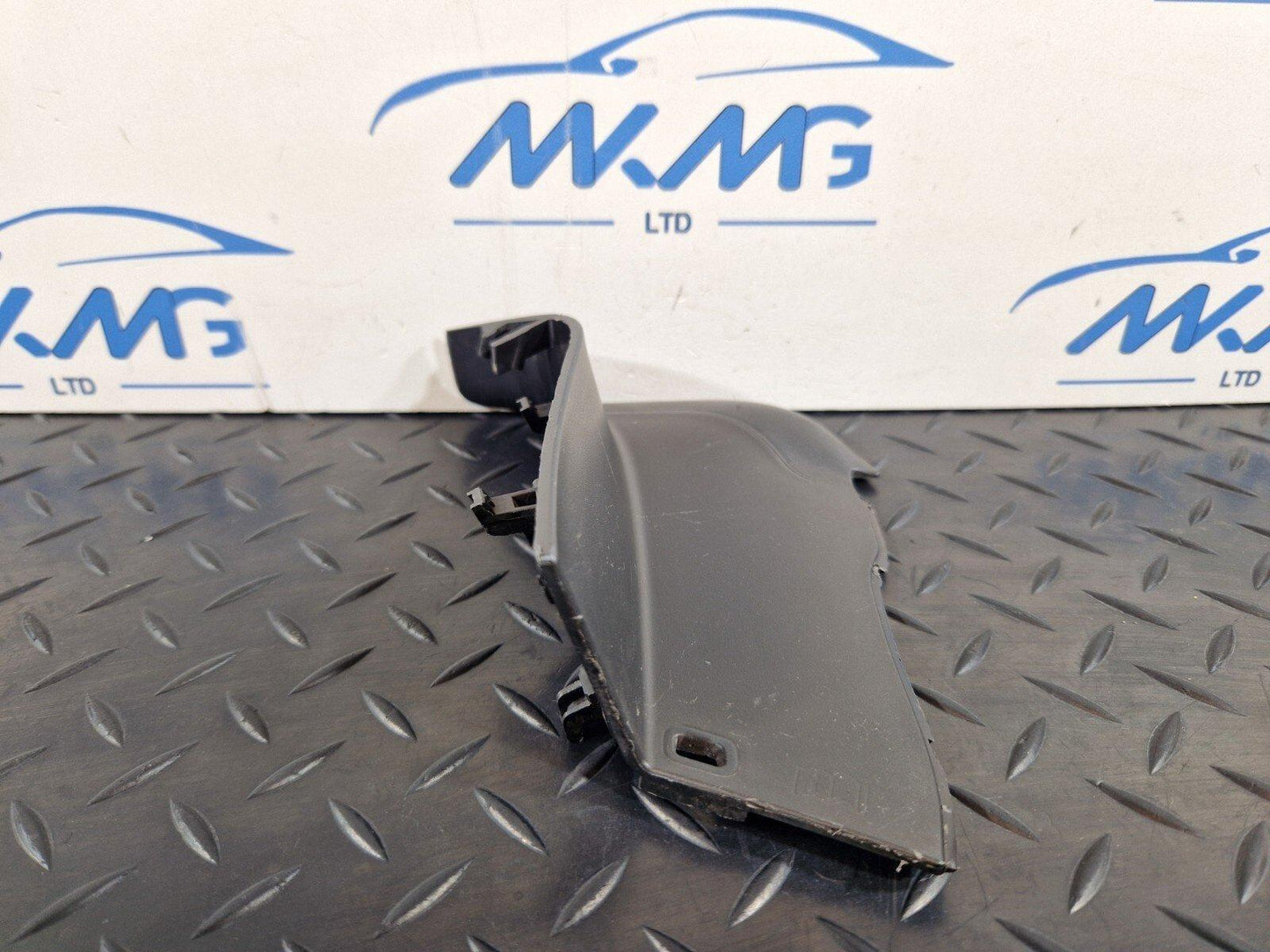 16-19 AUDI A4 B9 GENUINE O/S RIGHT OUTER TAIL LIGHT TRIM COVER 8W5945254