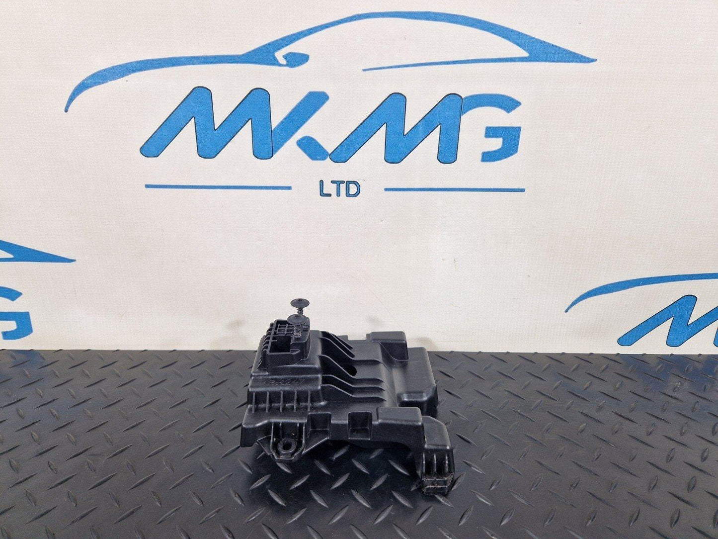 19-ON MERCEDES BENZ B CLASS W247 CENTRE CONSOLE BRACKET MOUNT A2476830400
