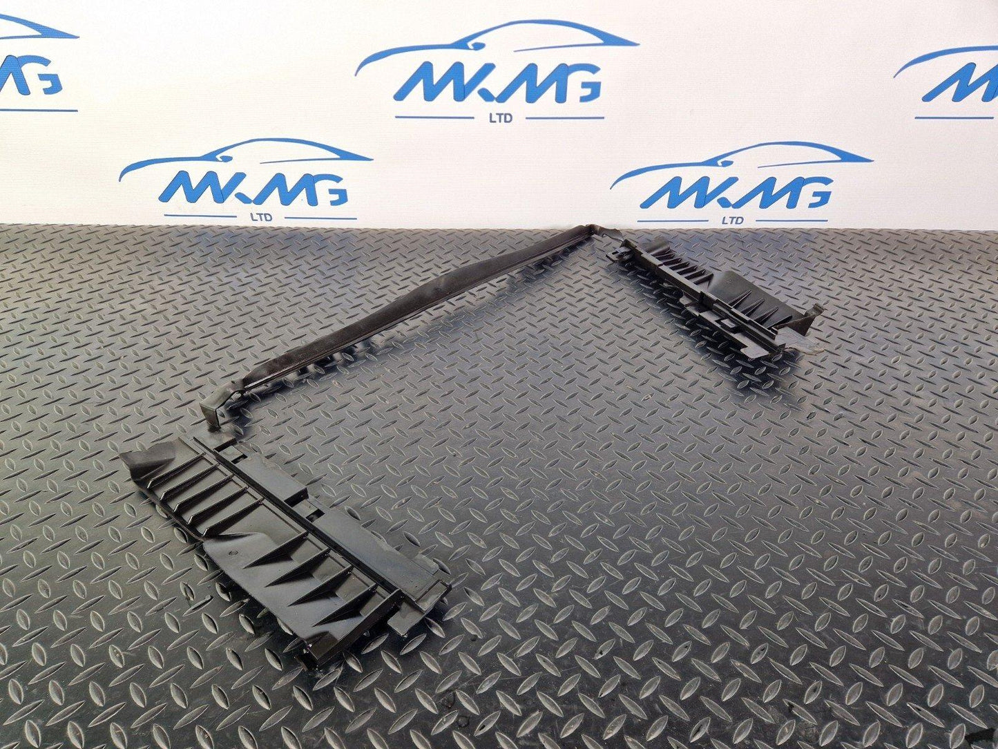14-21 MERCEDES BENZ C220d W205  RADIATOR AIR GUIDE DUCT A2055050130