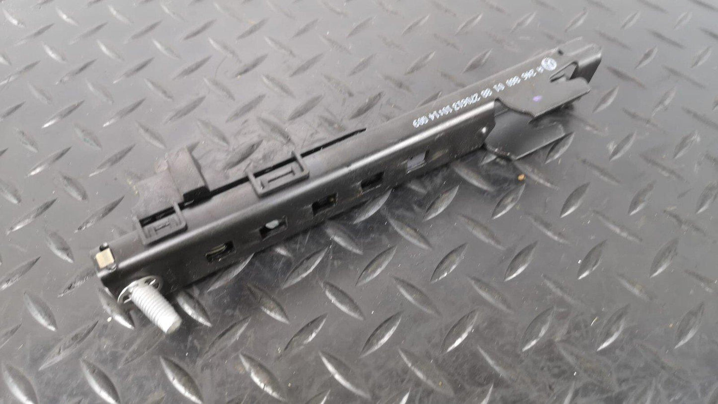 13-19 MERCEDES BENZ CLA W117 C117 FRONT RIGHT SEAT BELT HEIGHT ADJUSTER