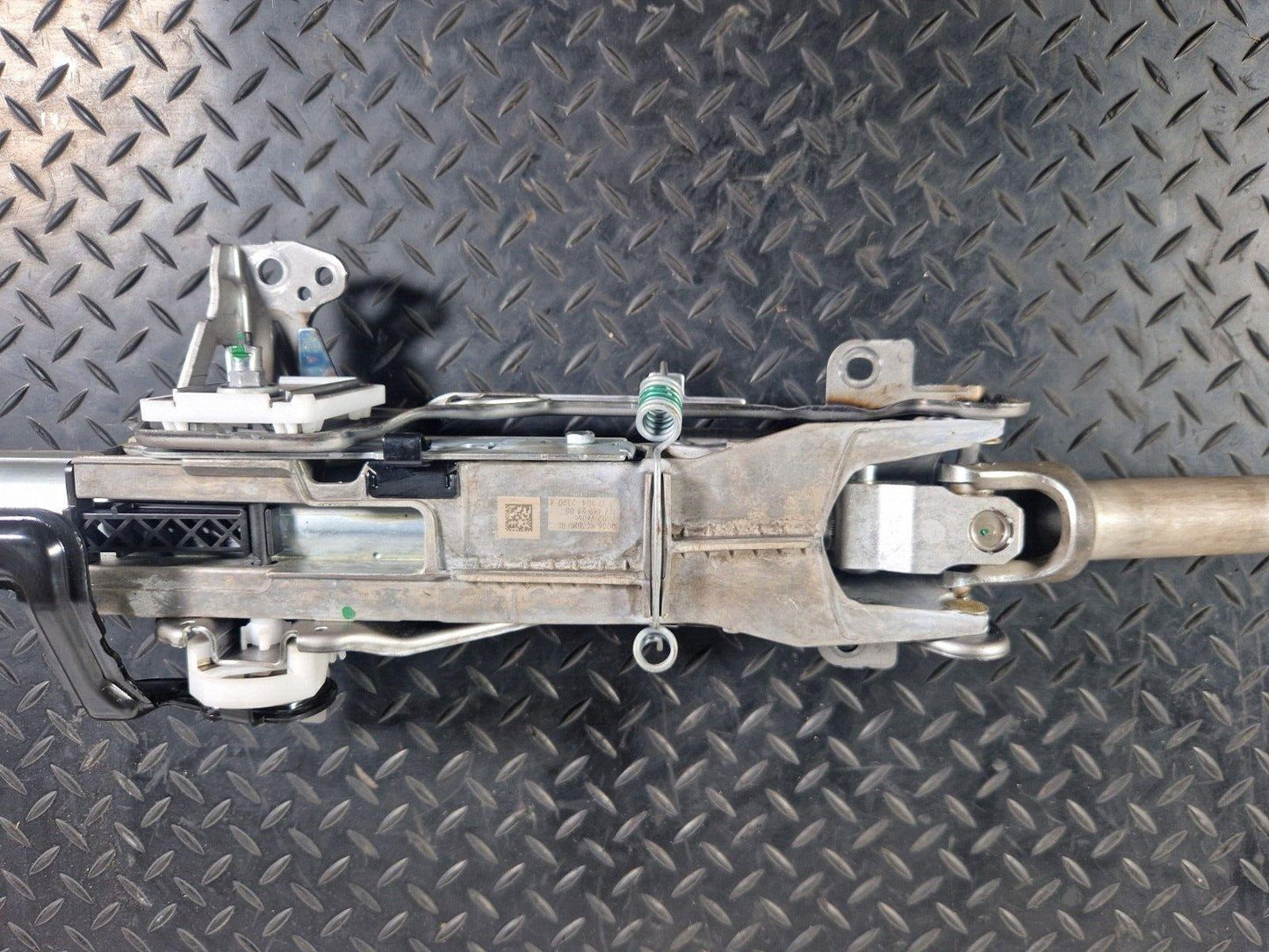 18-ON MERCEDES BENZ A CLASS W177 STEERING COLUMN LOWER & JOINT A2474608900