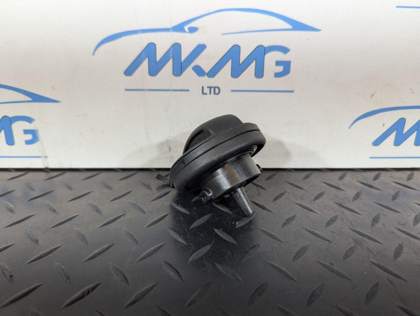 10-17 AUDI A8 4H GENUINE TANK CAP CLOSURE FUEL