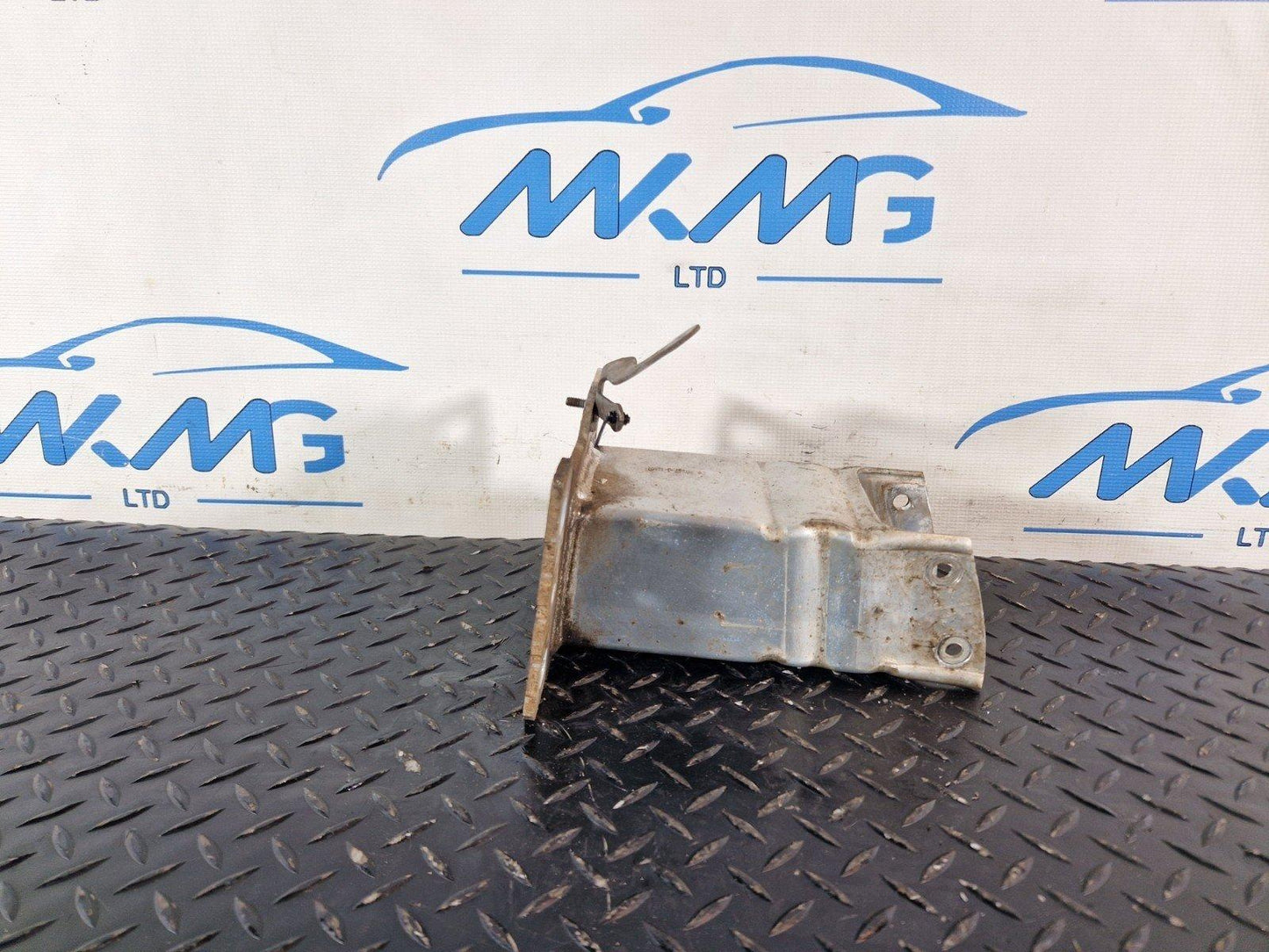 16-19 AUDI A4 B9 QUATTRO 2.0TDI OEM FRONT RIGHT REINFORCEMENT BRACKET 8W0807134