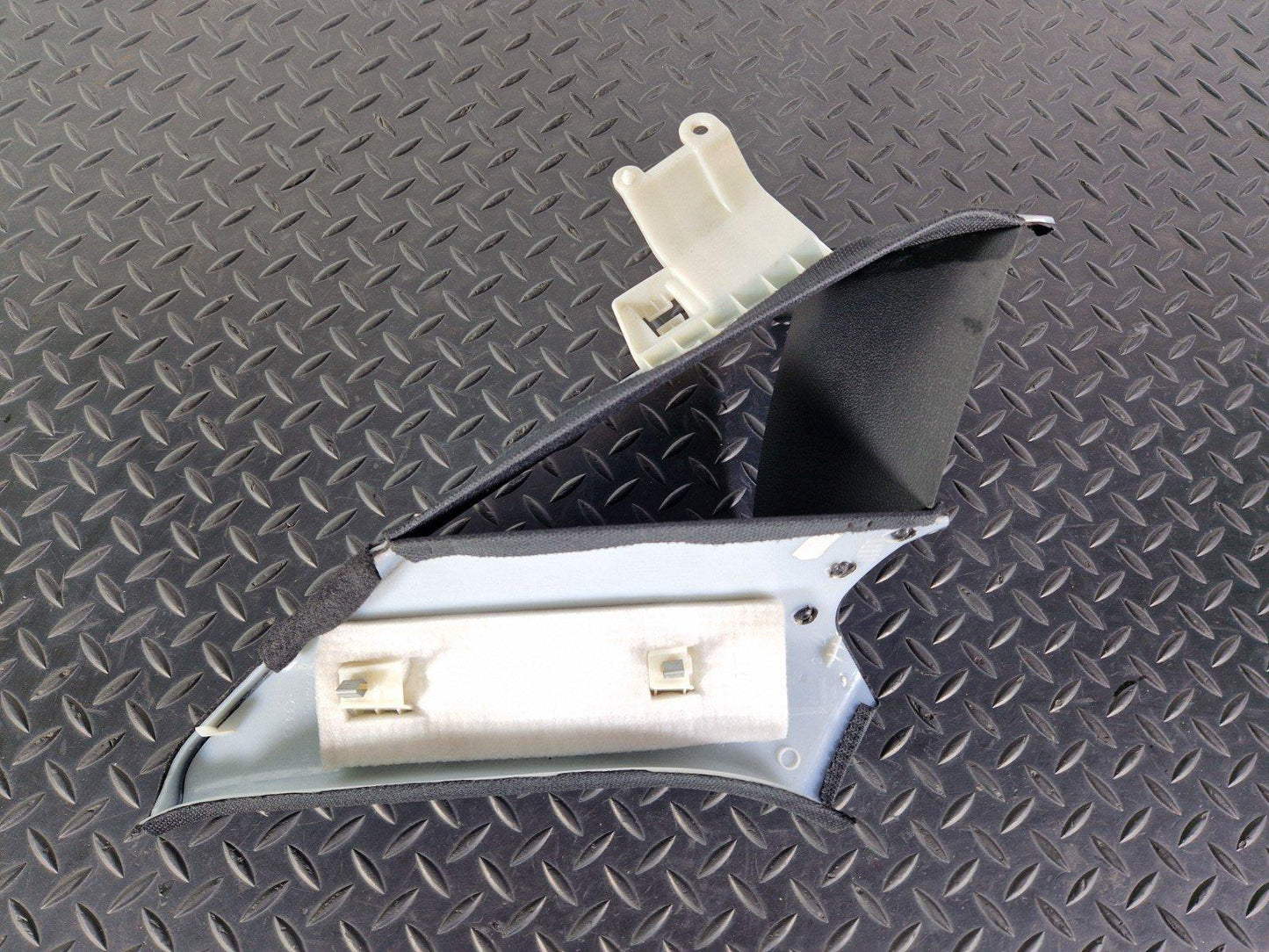 16-19 AUDI A4 B9 S-LINE OEM REAR LEFT SIDE C-PILLAR TRIM 8W5867287C