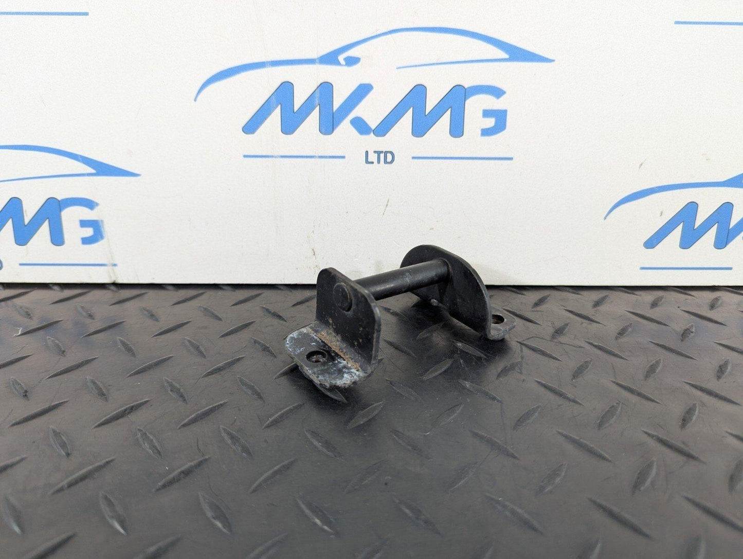 11-19 MERCEDES BENZ ML W166 BONNET HOOD LOCK BRACKET A1668800164