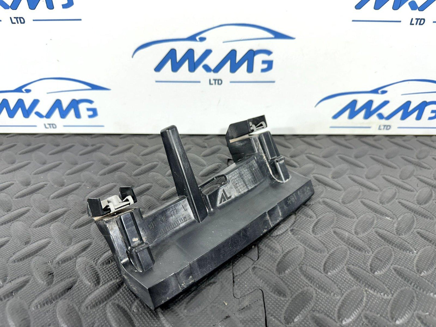 14-21 BMW 2 SERIES F45 F46 FRONT PASSENGER SIDE HEADLIGHT BRACKET 1301336177