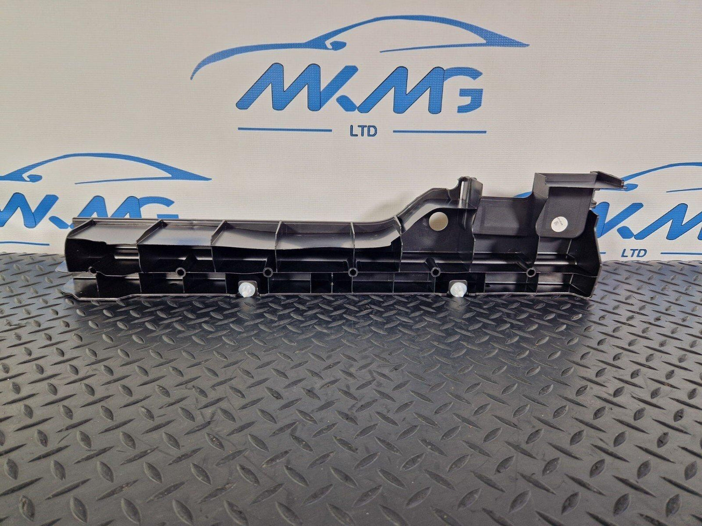 14-19 MERCEDES BENZ GLA X156 OEM LEFT QUATER PANEL TRIM BRACKET A1568901100