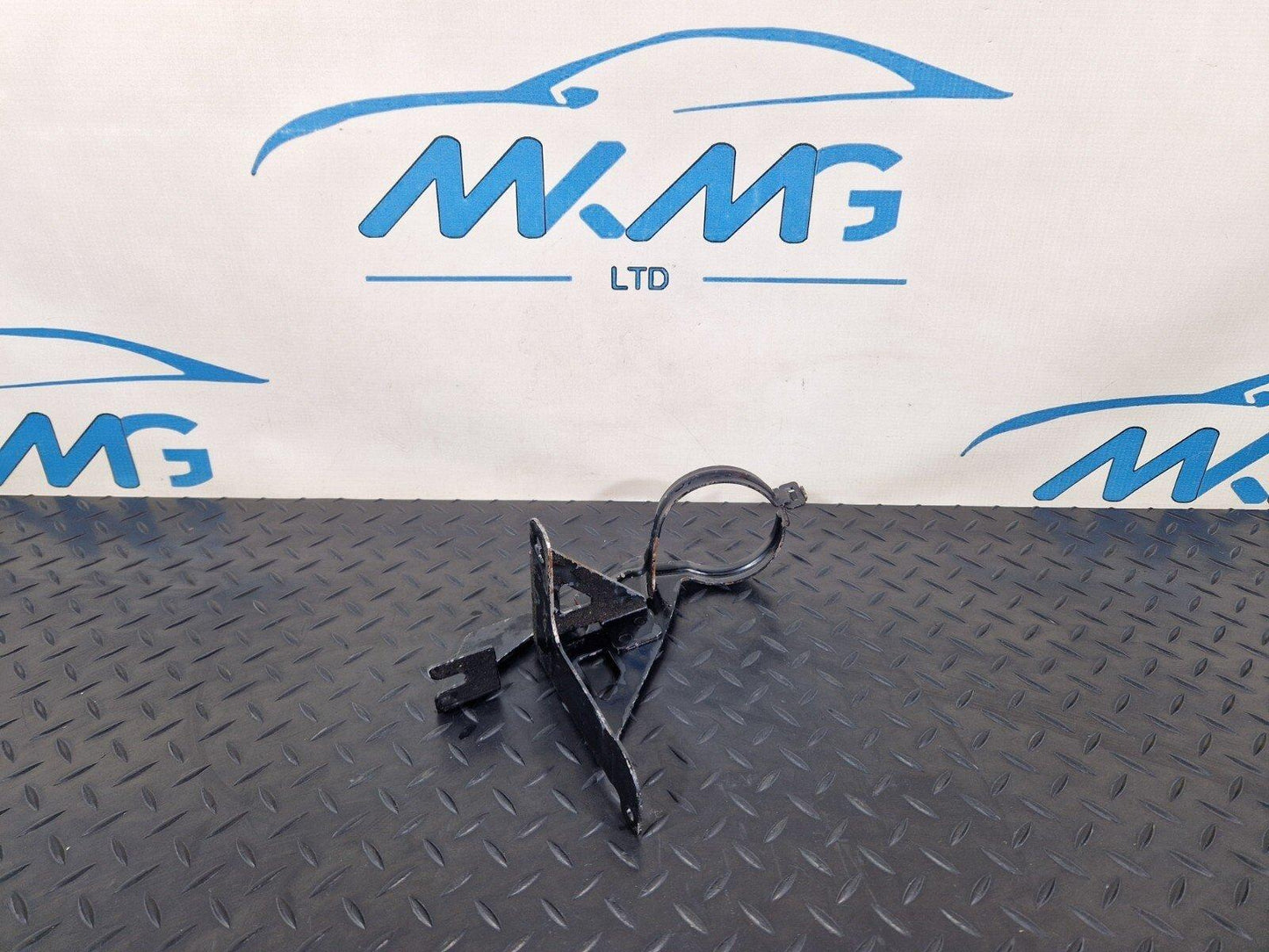 12-17 AUDI S5 CONVERTIBLE GENUINE ENGINE COOLANT PUMP BRACKET MOUNT 8K0121261H