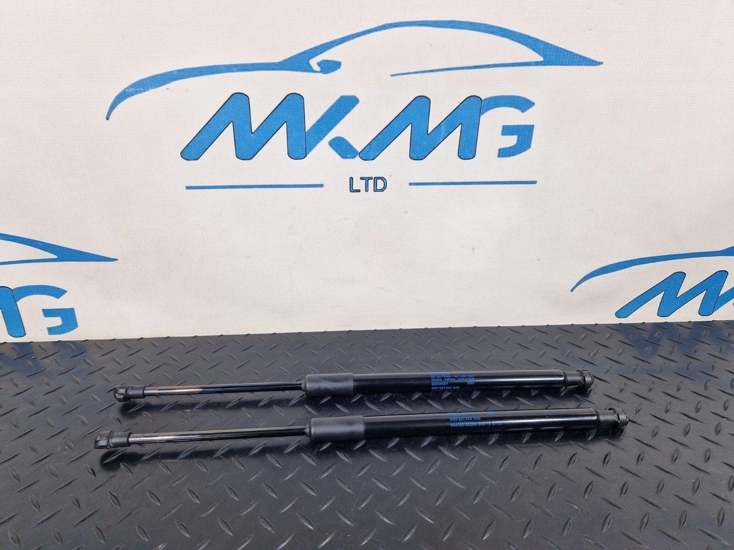 16-24 AUDI A5 F5 CONVERTIBLE GENUINE PAIR OF TAILGATE BOOTLID STRUTS 8W7827552