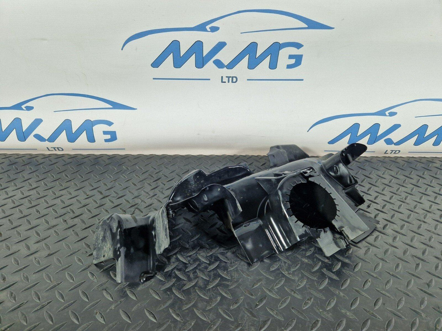 14-21 MERCEDES BENZ C220d W205 OEM LEFT CENTER NOISE CAPSULE A2135244000