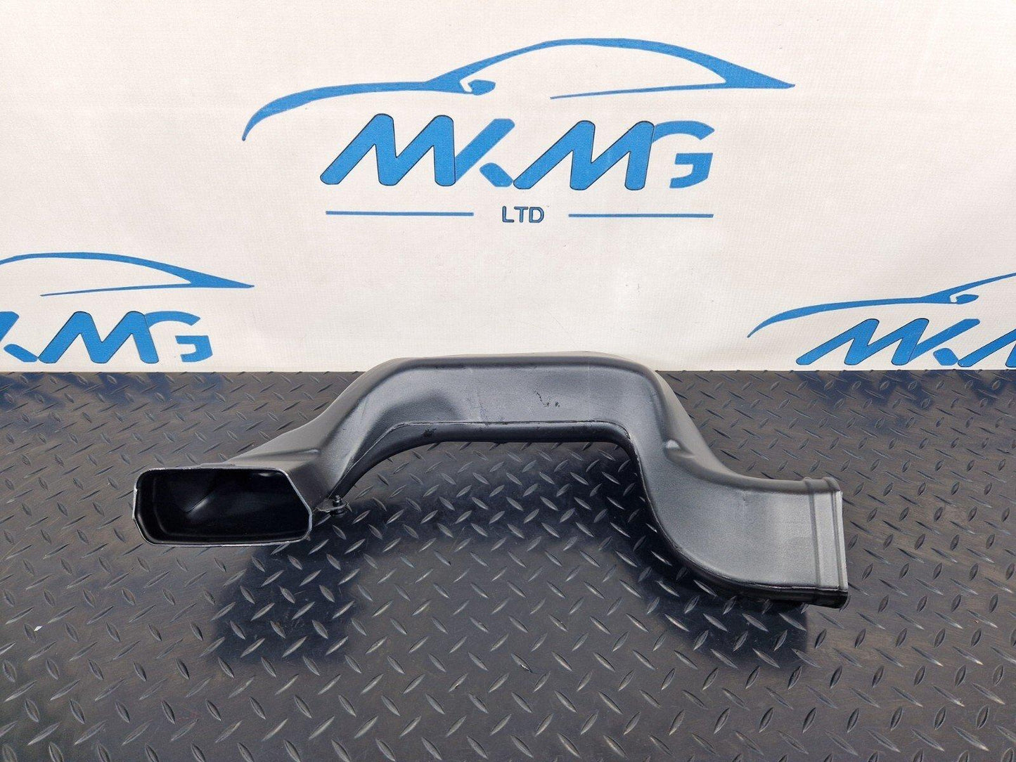 16-23 AUDI A5 F5 SPORTBACK S-LINE AIR GUIDE 8W2819655