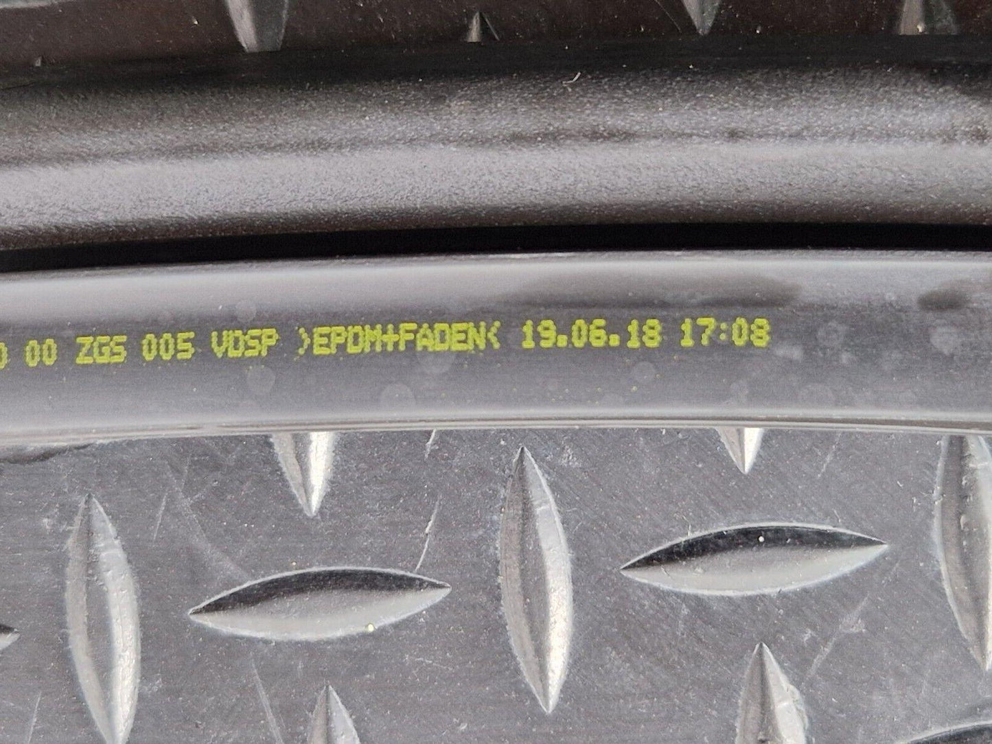 18-ON MERCEDES BENZ SPRINTER W907 OEM BONNET RUBBER SEAL A9108870000