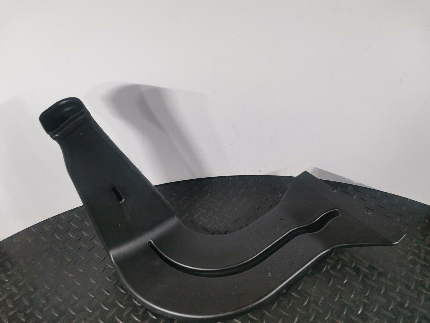 12-18 MERCEDES A-CLASS W176 GENUINE FRONT LEFT N/S AIR VENT PIPE A2468310146