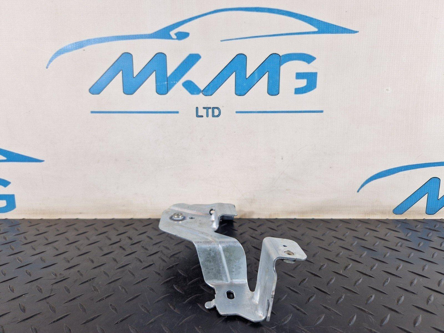 11-19 MERCEDES BENZ ML W166 CARGO COVER FRONT BRACKET GENUINE A1668600914