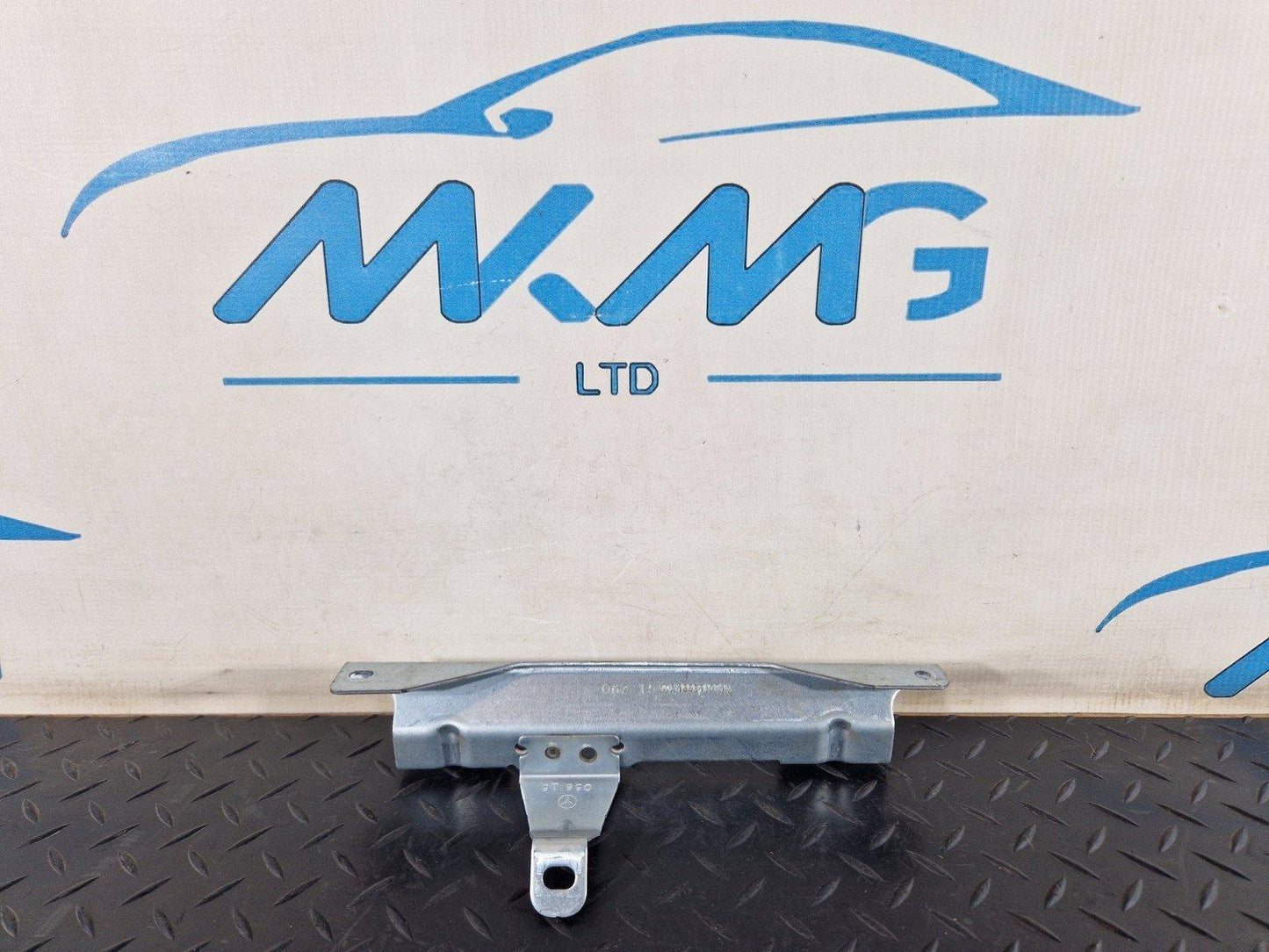 11-19 MERCEDES BENZ ML W166 REAR LEFT N/S/R ROOF  HANDLE BRACKET  A1668100314