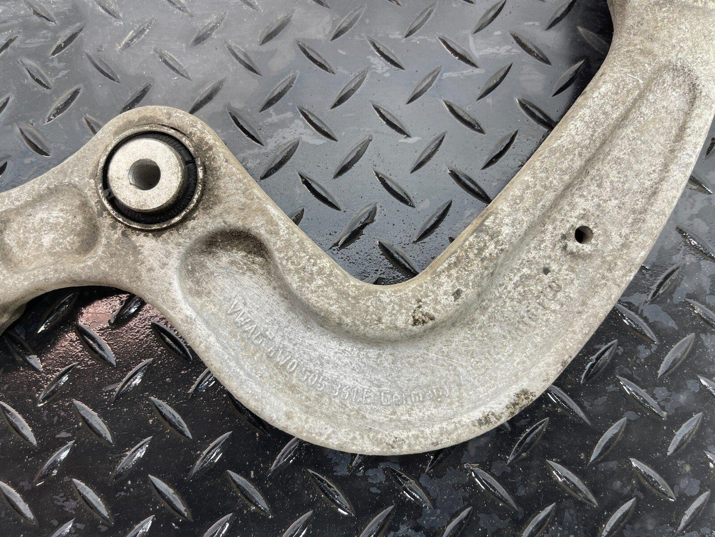 GENUINE AUDI A4 B9 A5 S5 F5 REAR LEFT OR RIGHT CONTROL ARM 8W0505361E