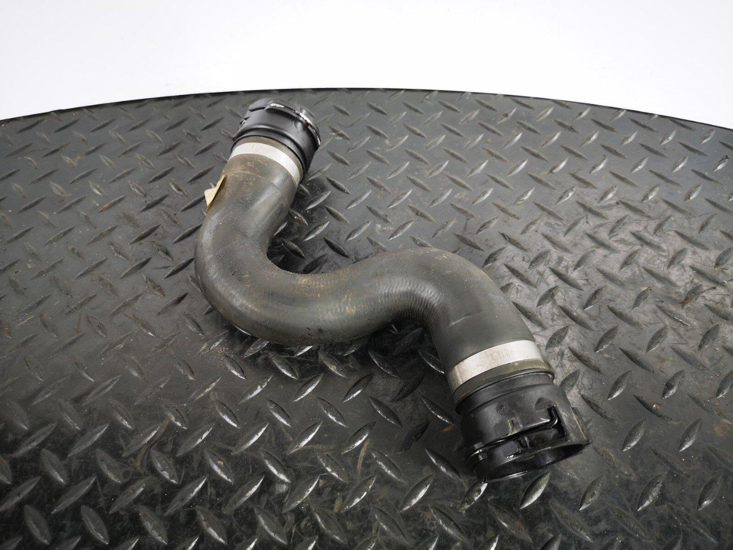 16-19 AUDI A4 B9 S-LINE GENUINE V6 3.0TDI CSW WATER COOLANT HOSE 8W0122101A