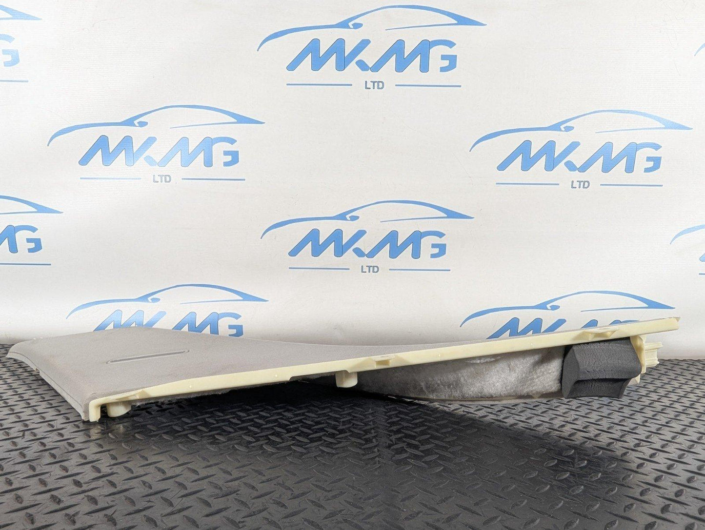 11-19 MERCEDES BENZ ML W166 GENIUNE REAR RIGHT SIDE PILLAR COVER A1666905025