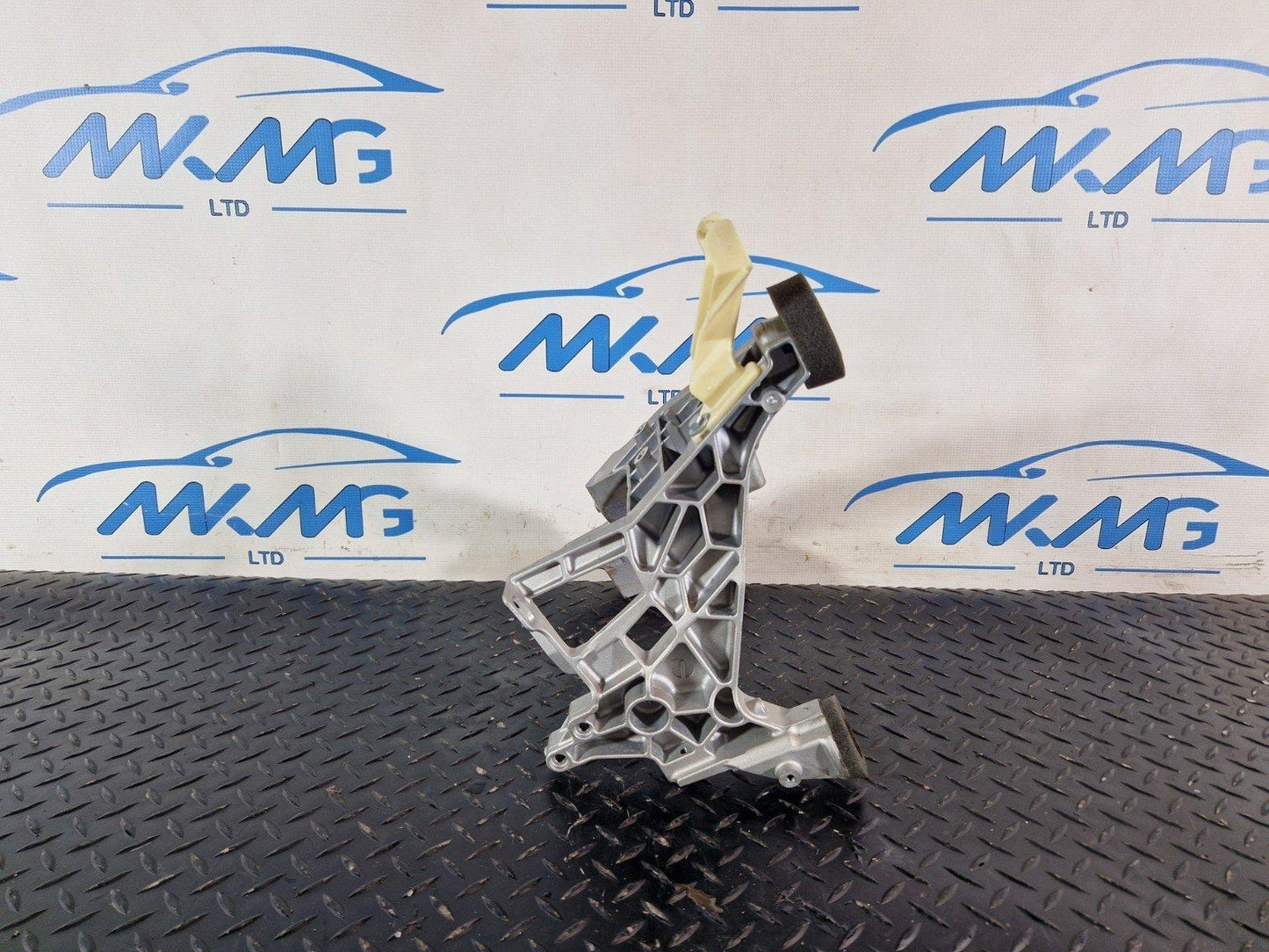 11-18 BMW 6 SERIES F13 STEERING RACK MOUNT BRACKET HOLDER 6140829