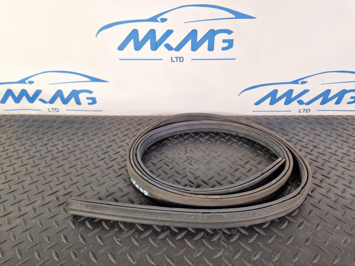 11-19 MERCEDES BENZ ML W166 GENUINE ENGINE BONNET HOOD GASKET SEAL