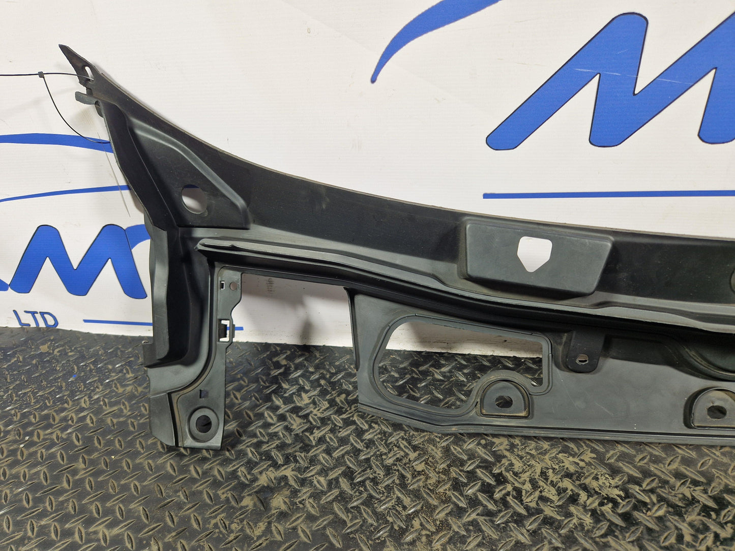 2019-ON LAND ROVER DISCOVERY L550 LCI WINDSCREEN SCUTTLE PANEL LK72-4105-A