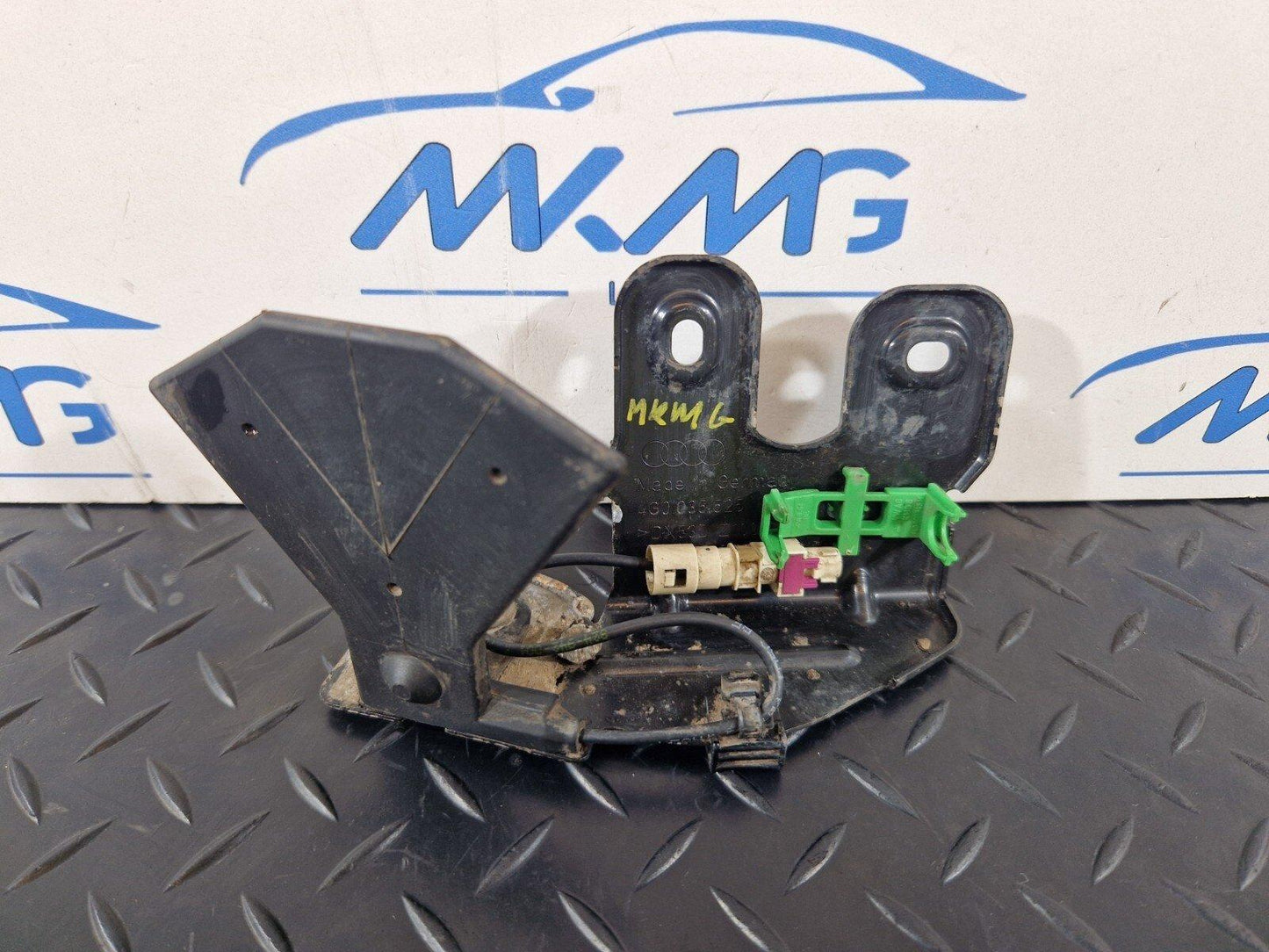 12-18 AUDI A6 C7 GENUINE LEFT N/S TELEPHONE AERIAL & BRACKET 8V0035507 4G0035525
