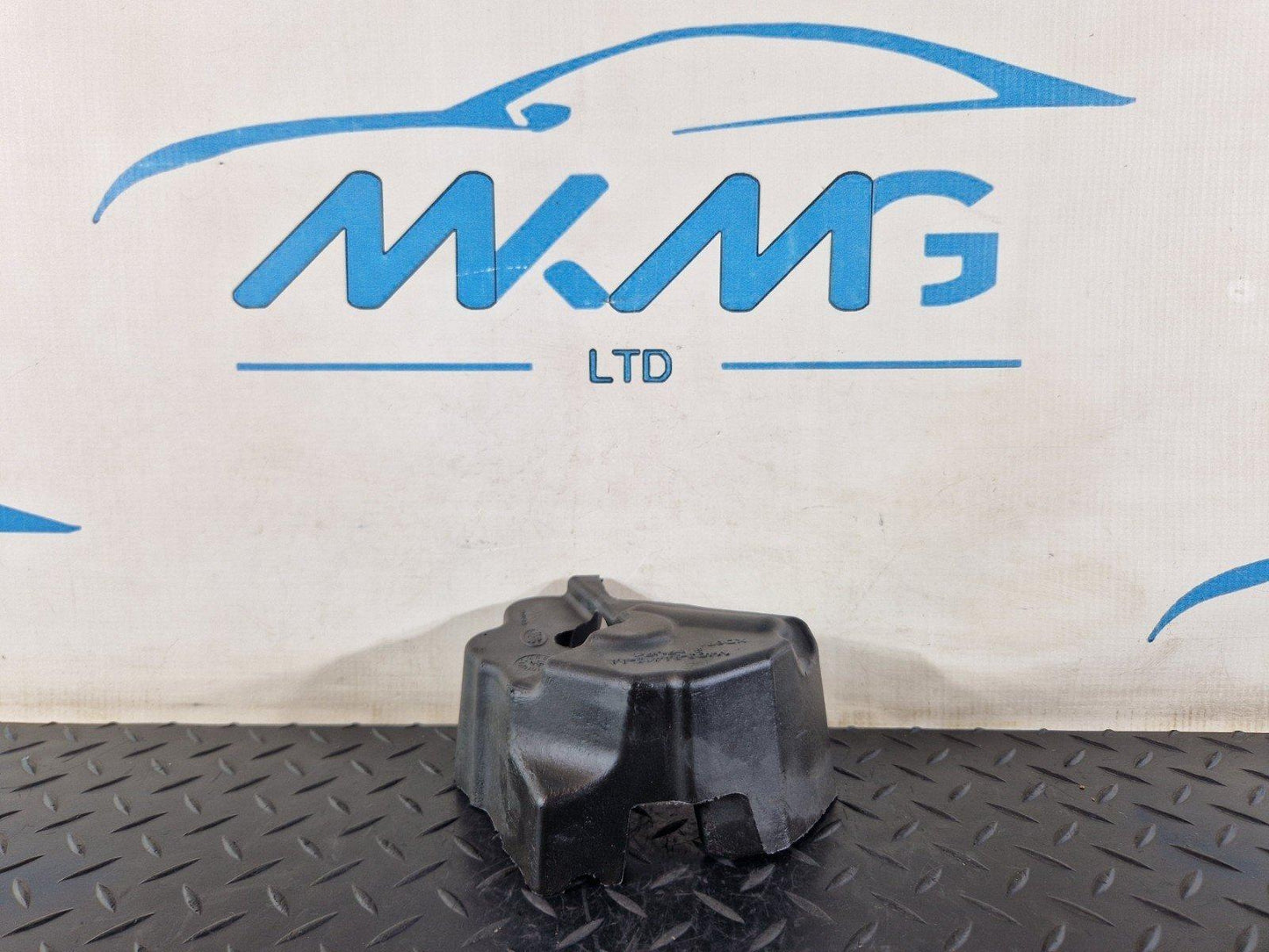 19-ON RANGE ROVER EVOQUE L551 FUEL INJECTION PUMP COVER M4D3-9A413-AA