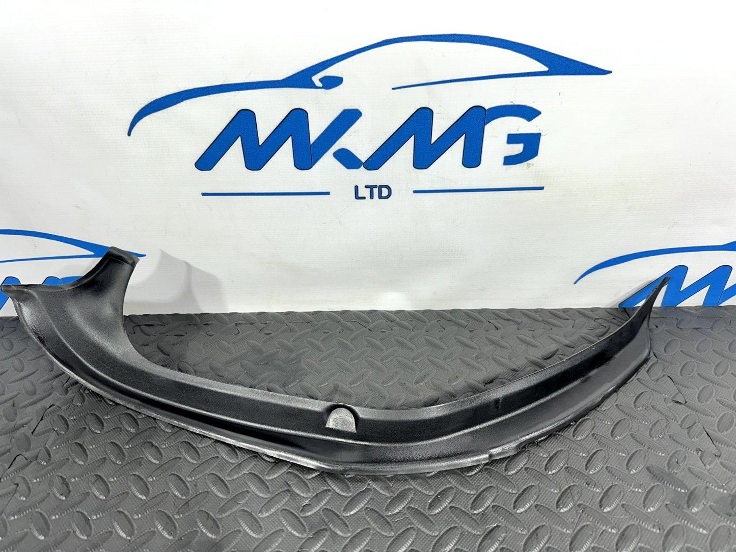 14-21 MERCEDES BENZ C CLASS GENUINE REAR PASSENGER SIDE BOOT WATER DRIP TRIM