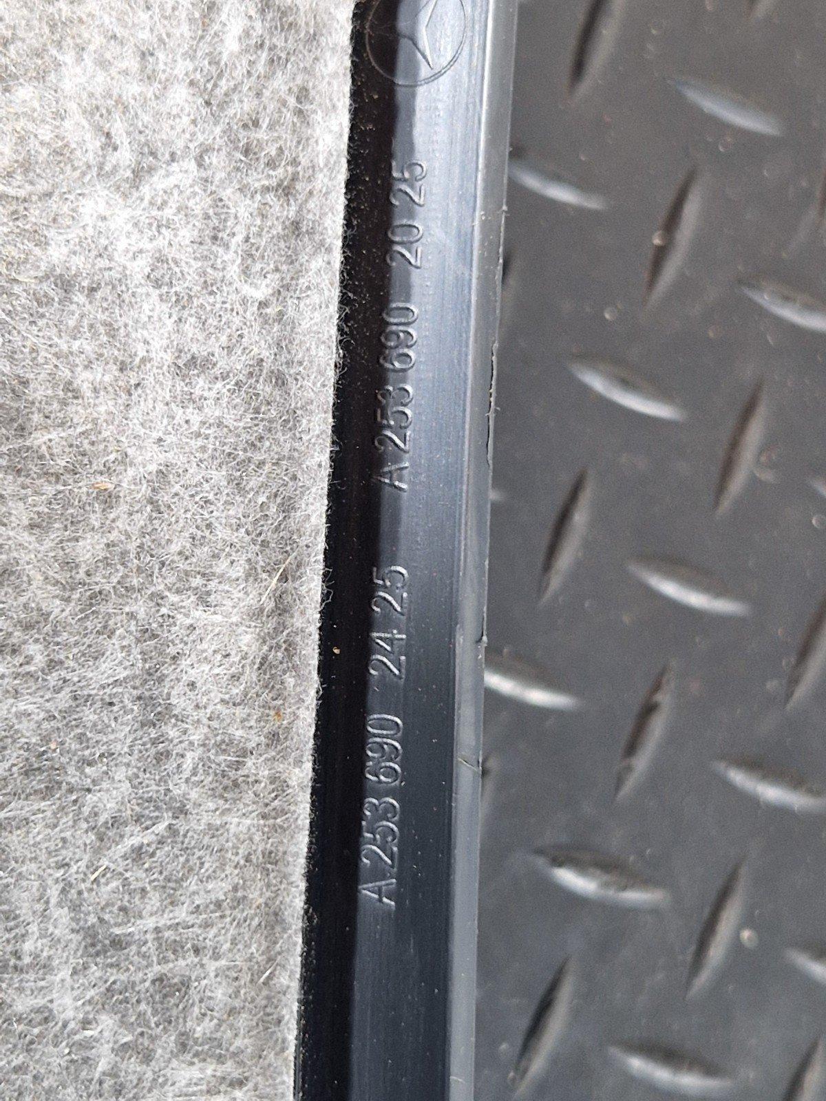 16-22 MERCEDES BENZ X253 GENUINE RIGHT O/S PILLAR TRIM A0009064401
