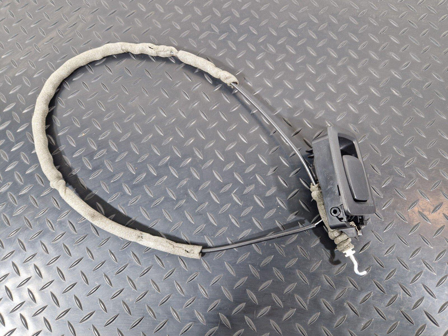 11-18 BMW 6 SERIES F06 GENUINE REAR SEAT RELEASE LOCK 7221850