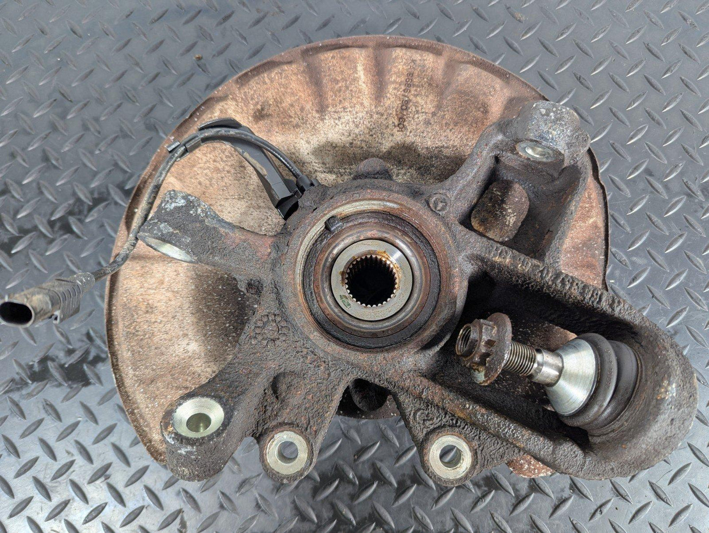 11-19 MERCEDES BENZ ML W166 GENUINE REAR RIGHT WHEEL HUB A1663570105