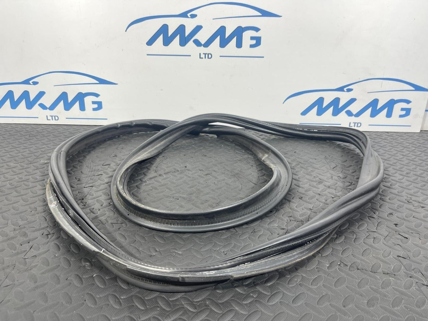 14-21 BMW 2 SERIES GRAN TOURER F45 F46 218D TAILGATE RUBBER SEAL 7318867