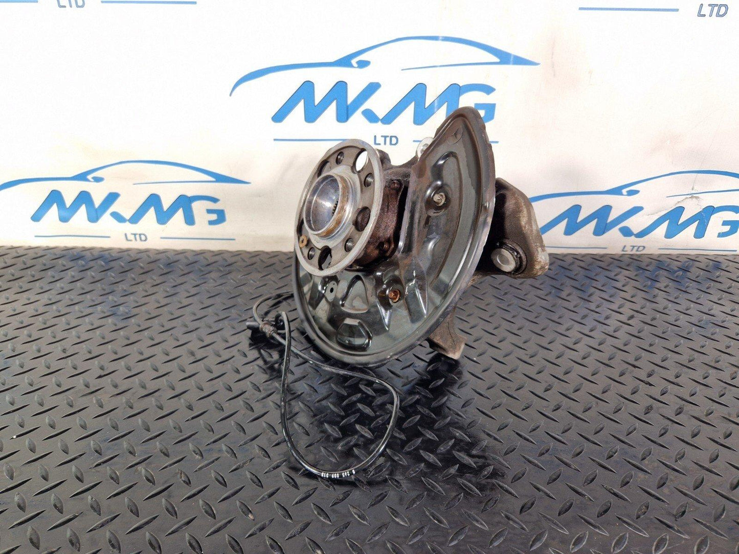 14-21 MERCEDES BENZ C200 W205 REAR LEFT PASSENGER SIDE WHEEL HUB A2055467380