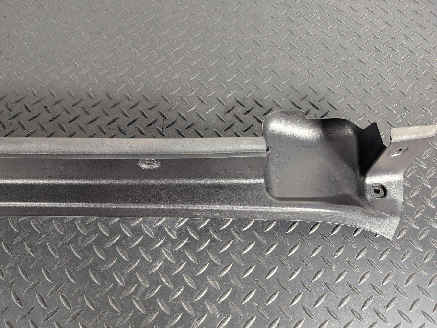 11-19 MERCEDES BENZ ML W166 GENUINE OTHER TRUNK BOOT TRIM ELEMENT A1666910008