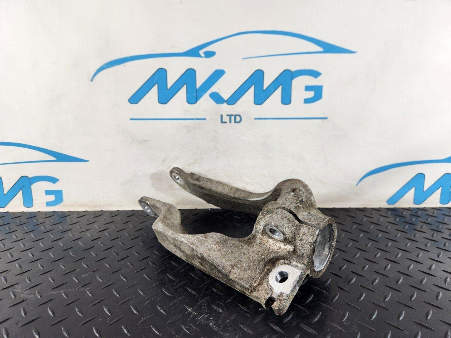 13-23 RANGE ROVER SPORT L494 DRIVER SIDE LOWER SHOCK ABSORBER BRACKET CPLA3462AB