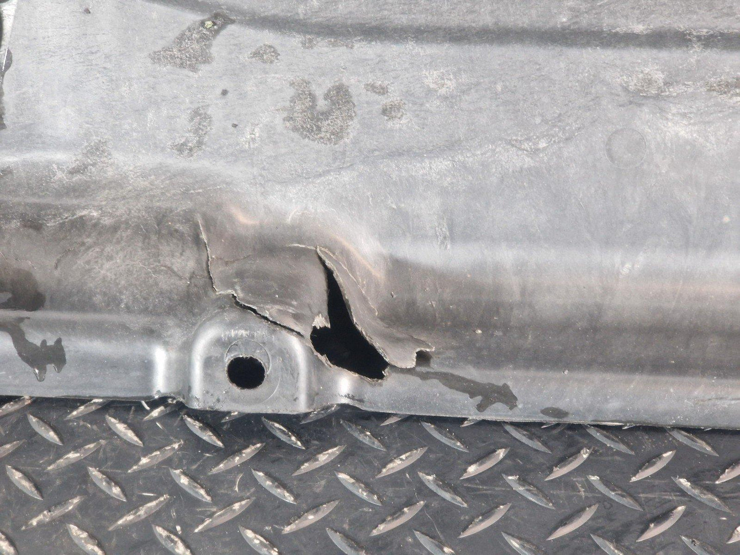 11-19 MERCEDES BENZ ML W166 LEFT SIDE UNDERBODY COVER A1666801801 DAMAGED