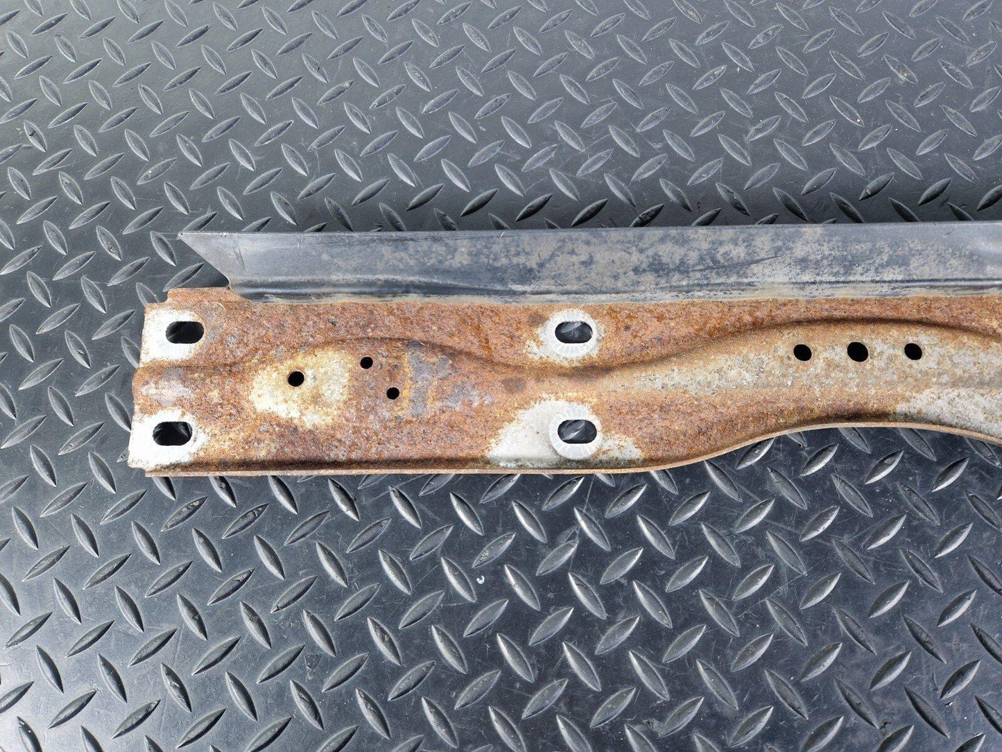 12-18 AUDI A6 C7 GENUINE OEM UNDERBODY FLOOR PLATE CONNECTING STRUT 4G0803183