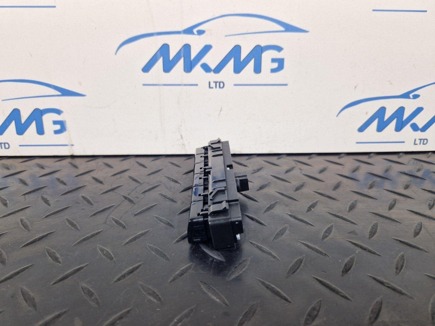14-23 MERCEDES VITO W447 GENUINE DASHBOARD PARKING DISTANCE CONTROL PDC SWITCH