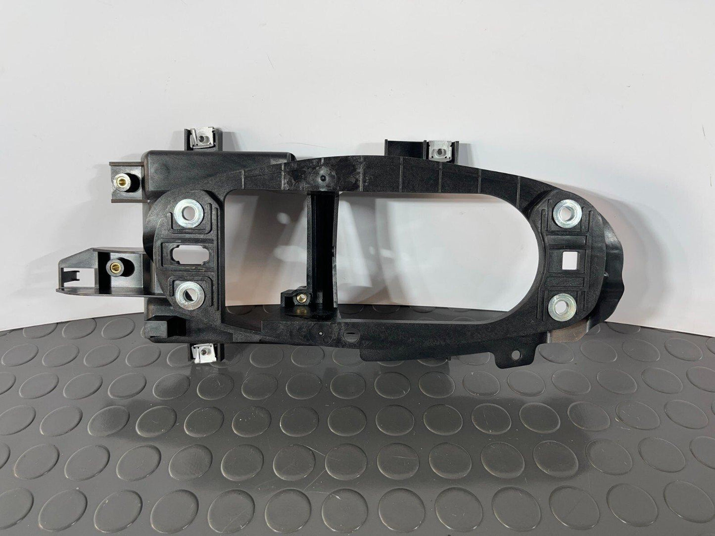 16-19 AUDI A4 B9 ESTATE GENUINE GEAR SHIFTING MECHANISM MOUNTING FRAME 8W2863531