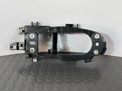 16-19 AUDI A4 B9 ESTATE GENUINE GEAR SHIFTING MECHANISM MOUNTING FRAME 8W2863531