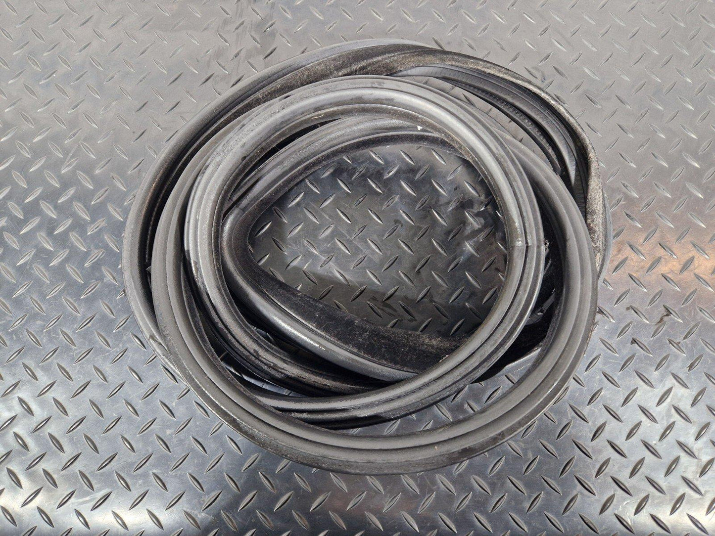 11-18 BMW 6 SERIES F06 GASKET SEAL RUBBER FRONT DOOR DRIVER SIDE 7275298