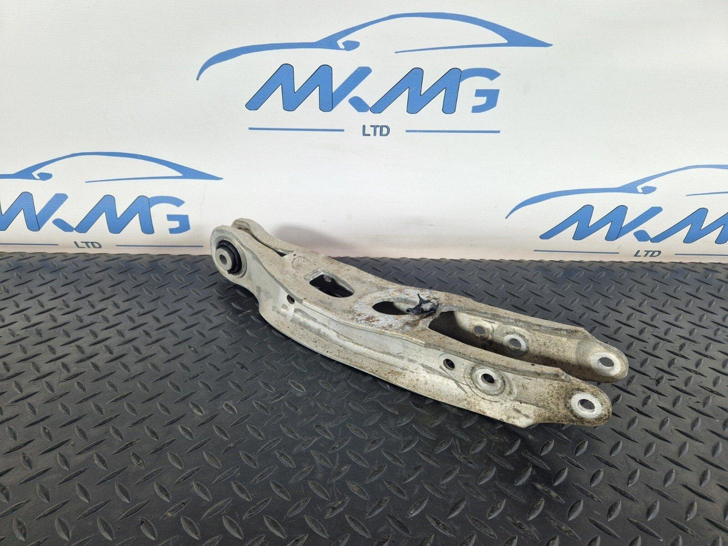 16-19 AUDI A4 AVANT B9 REAR RIGHT OR LEFT SIDE LOWER CONTROL ARM 8W0505311E