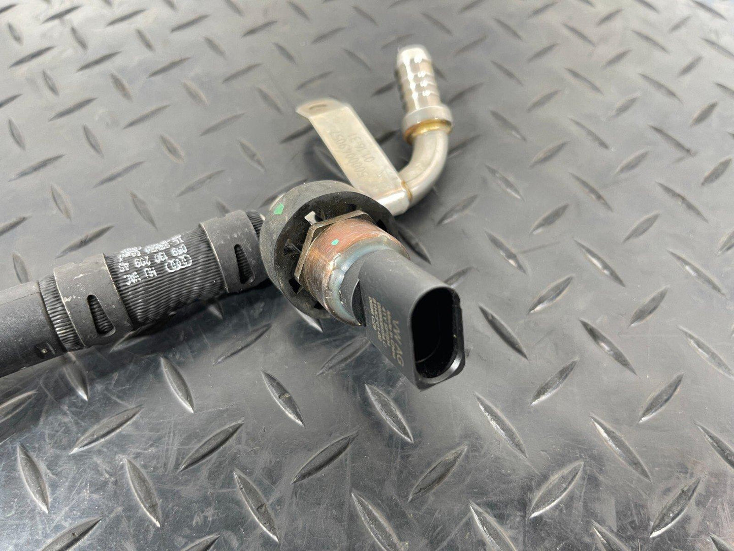 16-19 AUDI A4 B9 FUEL PRESSURE SENSOR & PIPE 059130299AS